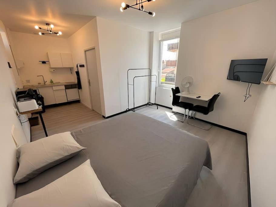 Studio B2 20M2 Cosy 5Min A Pied Des Gares Roanne Exterior photo
